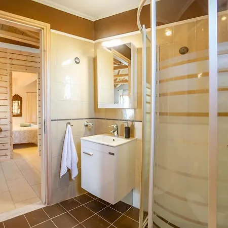 Katouna Sleeps 6 With Pool Air Con And Wifi Villa